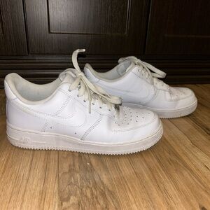 White Nike Air Force 1